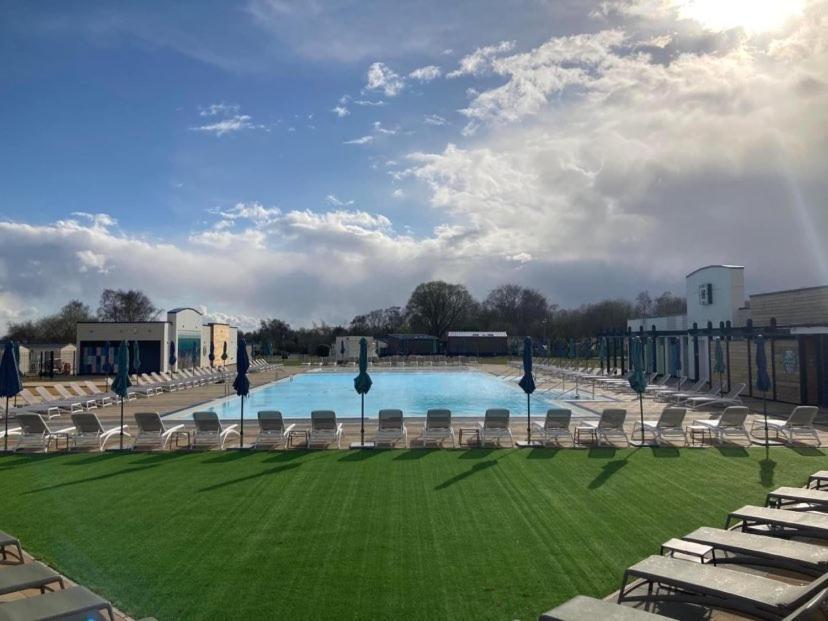 Muscovy Lodge With Hot Tub At Tattershall Lakes Country Park Exterior foto