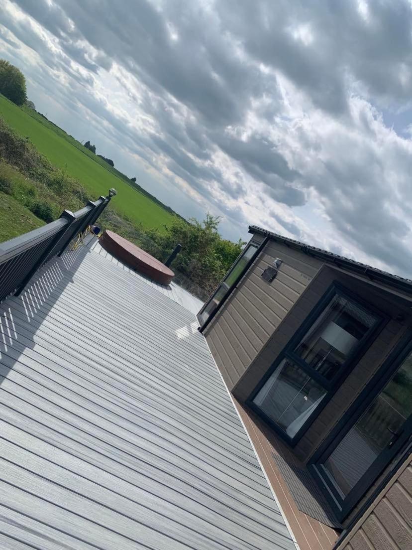 Muscovy Lodge With Hot Tub At Tattershall Lakes Country Park Exterior foto