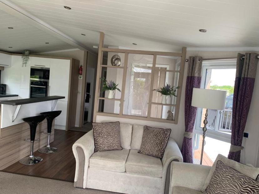 Muscovy Lodge With Hot Tub At Tattershall Lakes Country Park Exterior foto