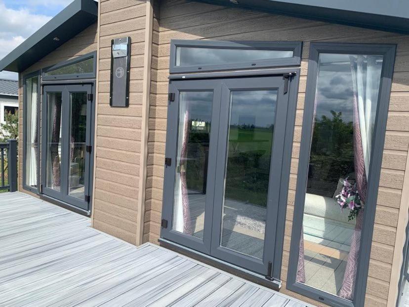 Muscovy Lodge With Hot Tub At Tattershall Lakes Country Park Exterior foto
