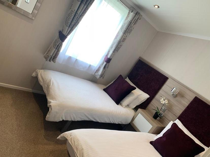 Muscovy Lodge With Hot Tub At Tattershall Lakes Country Park Exterior foto